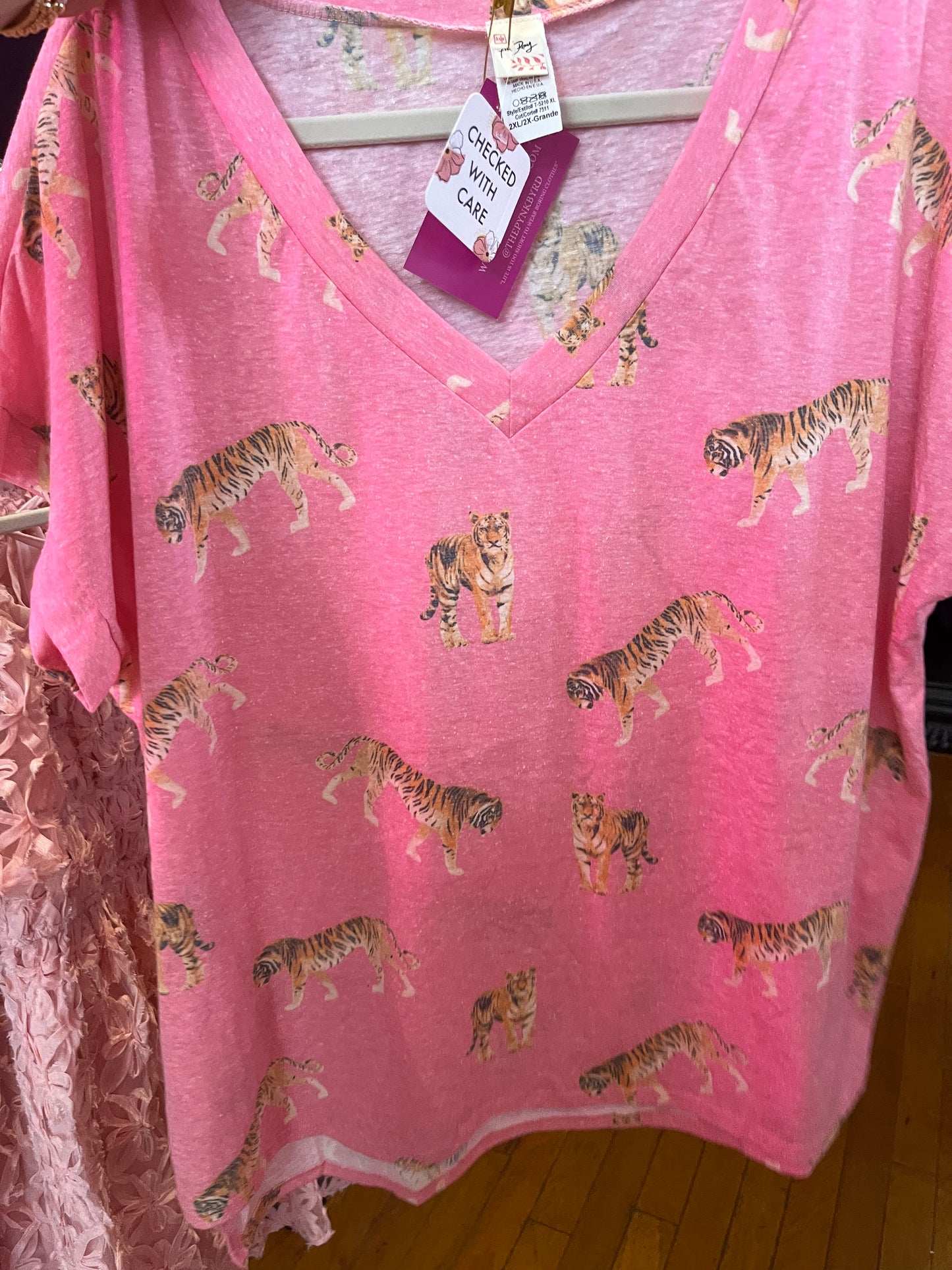 Pink Tiger V Neck (LG)